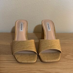 Steve Madden Croc-Embossed Tan Mules NWOT - Size 8.5